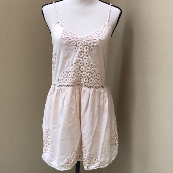 Tularosa Dresses & Skirts - Revolve Tularosa Spaghetti Strap Lace Dress